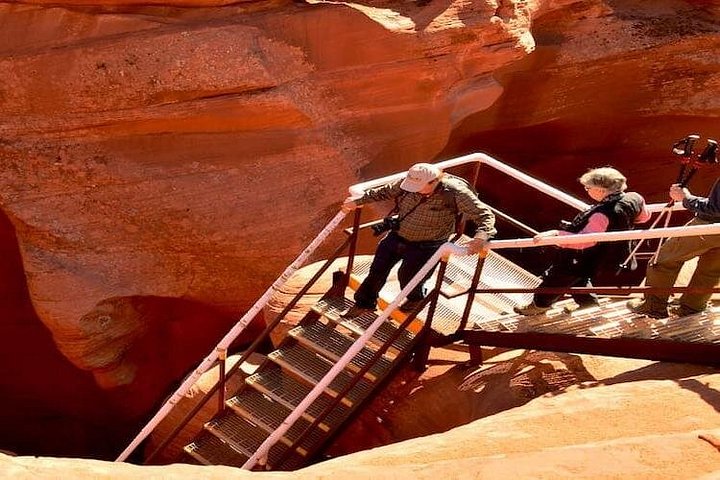 Dagtocht naar Antelope Canyon en Horseshoe Bend vanuit Flagstaff, Arizona, met prachtige natuurlijke landschappen en rotsformaties, foto 6 | wizardtrip