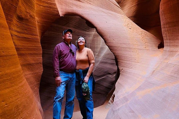Dagtocht naar Antelope Canyon en Horseshoe Bend vanuit Flagstaff, Arizona, met prachtige natuurlijke landschappen en rotsformaties, foto 7 | wizardtrip