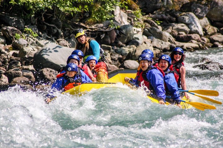 Nass und Wild Elaho Exhilarator Rafting | wizardtrip