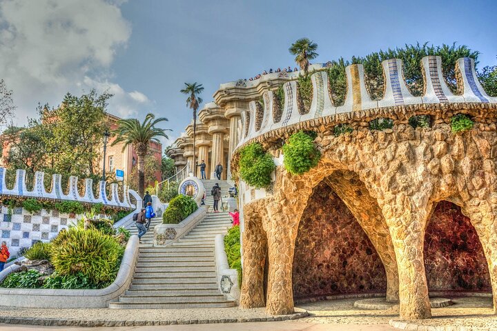 Heldagstur med guide til Barcelonas højdepunkter, inklusive Sagrada Familia og Park Guell, foto 9 | wizardtrip