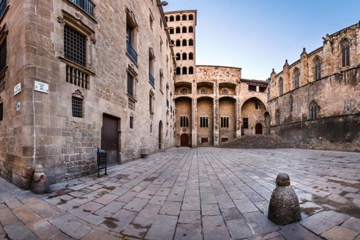 Heldagstur med guide til Barcelonas højdepunkter, inklusive Sagrada Familia og Park Guell, foto 17 | wizardtrip