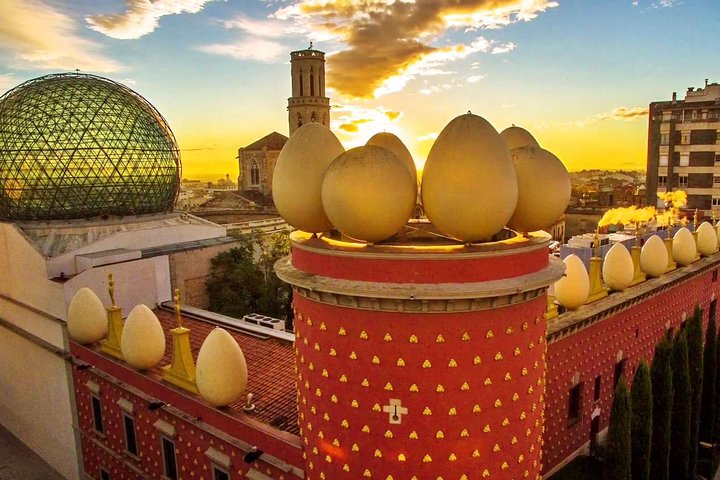 Girona & Dali Museum Small Group Tour with Pick-up from Barcelona | wizardtrip