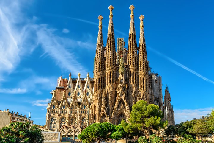 Park Guell and Sagrada Familia Private Tour with Hotel pick-up | wizardtrip