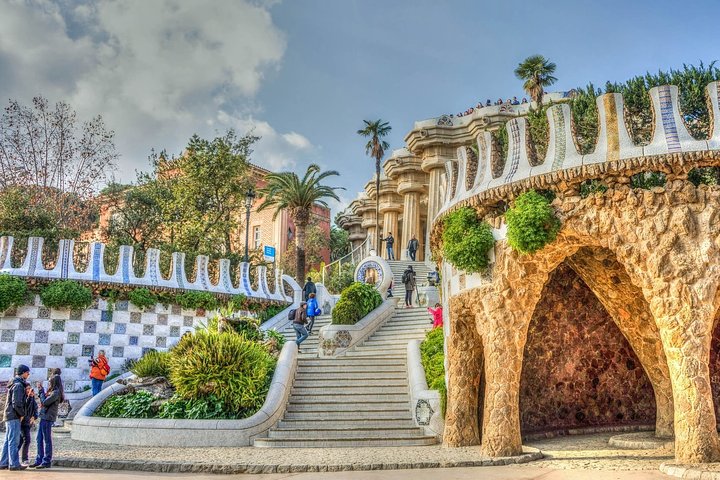 Private tour of Barcelona's iconic Park Guell and Sagrada Familia with guided exploration, photo 12 | wizardtrip