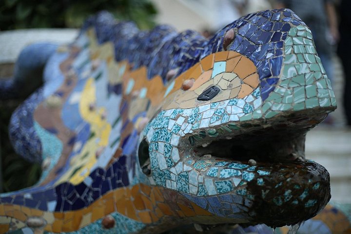 Private tour of Barcelona's iconic Park Guell and Sagrada Familia with guided exploration, photo 17 | wizardtrip