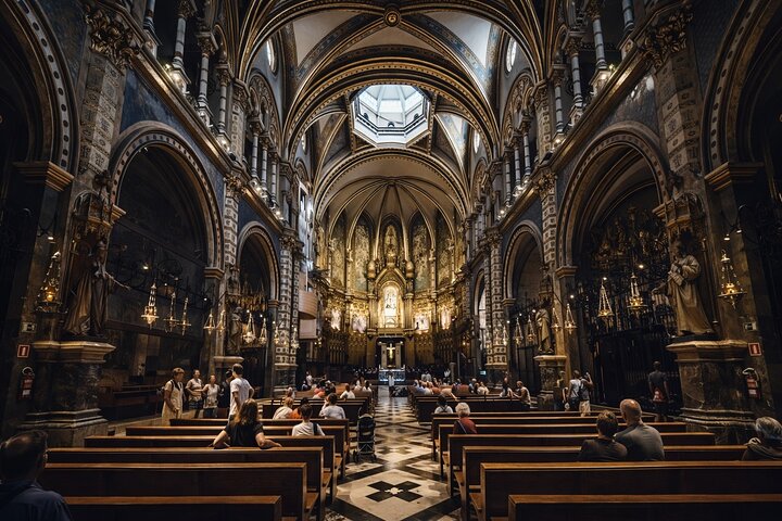 Tour privado al Monasterio de Montserrat desde Barcelona con impresionantes vistas a la montaña, foto 6 | wizardtrip