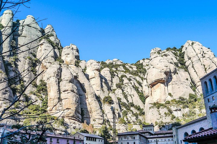 Tour privado al Monasterio de Montserrat desde Barcelona con impresionantes vistas a la montaña, foto 16 | wizardtrip