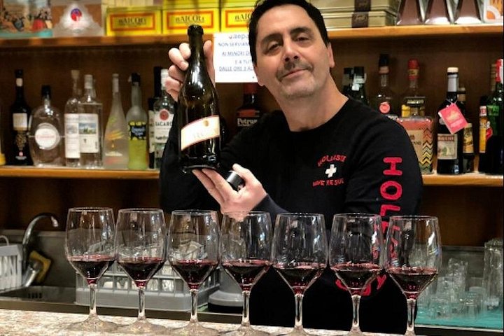 Venice food and wine tour with tastings and wine sips at historic locations, photo 7 | wizardtrip