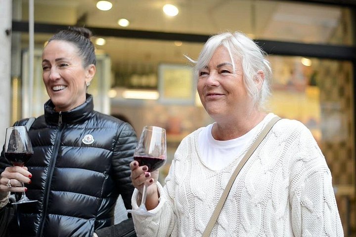 Venice food and wine tour with tastings and wine sips at historic locations, photo 9 | wizardtrip