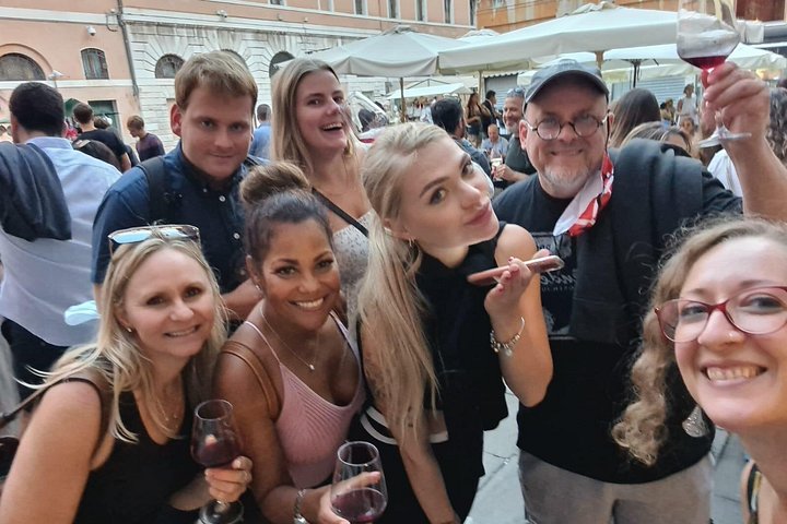 Venice food and wine tour with tastings and wine sips at historic locations, photo 18 | wizardtrip