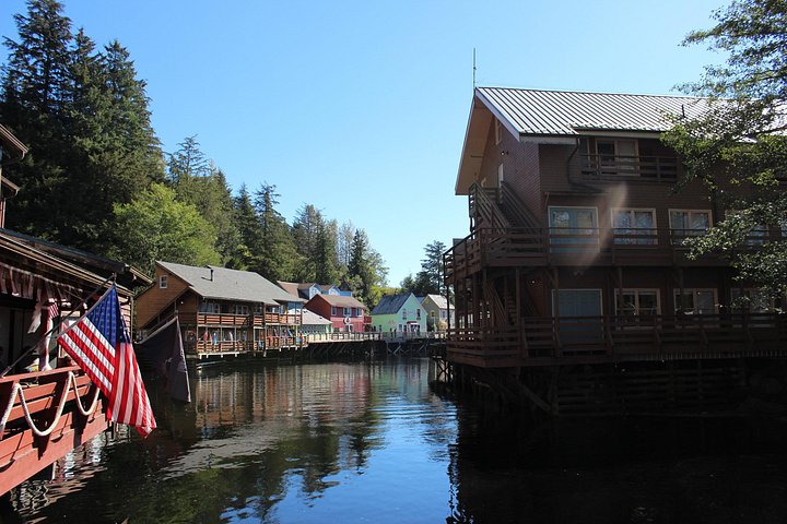 Excursion en bus et bateau amphibie à Ketchikan, Alaska, offrant des vues sur le port, photo 14 | wizardtrip