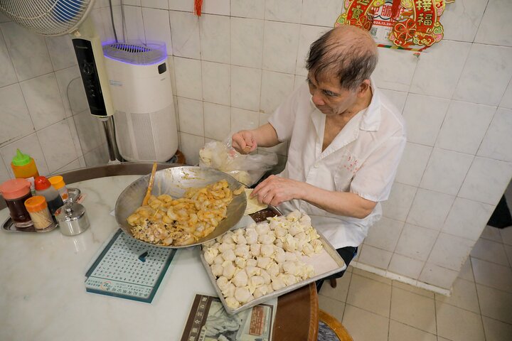 A small group enjoys a culinary tour of Hong Kong Island, tasting local foods and exploring vibrant neighborhoods, photo 12 | wizardtrip