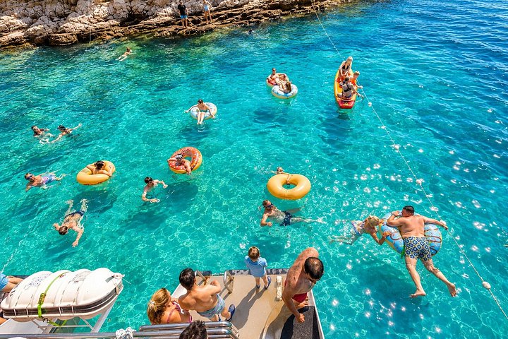 Heldags båttur til Hvar, Brač og Pakleniøyene fra Split, Kroatia, med bading og lunsj, foto 7 | wizardtrip