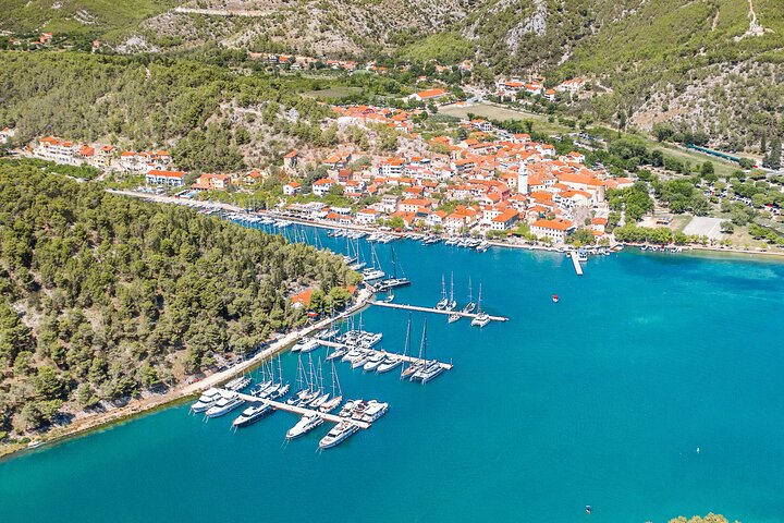Viagem de um dia ao Parque Nacional das Cascatas de Krka a partir de Split, Croácia, com passeio de barco e natação, foto 11 | wizardtrip
