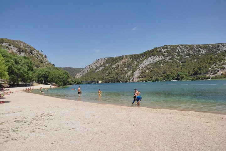 Viagem de um dia ao Parque Nacional das Cascatas de Krka a partir de Split, Croácia, com passeio de barco e natação, foto 12 | wizardtrip