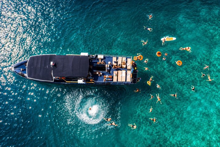 Heldagskrydstogt fra Split til Den Blå Lagune og øerne med svømning, frokost og vin, foto 9 | wizardtrip
