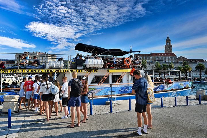 Heldagskrydstogt fra Split til Den Blå Lagune og øerne med svømning, frokost og vin, foto 10 | wizardtrip