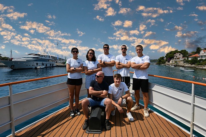 Heldagskrydstogt fra Split til Den Blå Lagune og øerne med svømning, frokost og vin, foto 12 | wizardtrip
