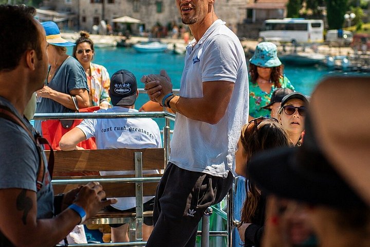 Heldagskrydstogt fra Split til Den Blå Lagune og øerne med svømning, frokost og vin, foto 14 | wizardtrip