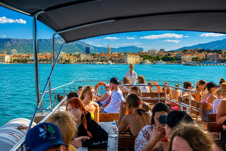 Heldagskrydstogt fra Split til Den Blå Lagune og øerne med svømning, frokost og vin, foto 16 | wizardtrip