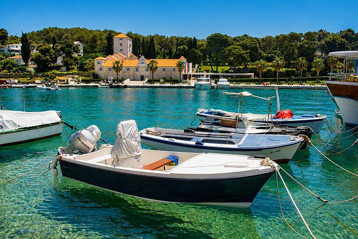 Heldagskrydstogt fra Split til Den Blå Lagune og øerne med svømning, frokost og vin, foto 18 | wizardtrip