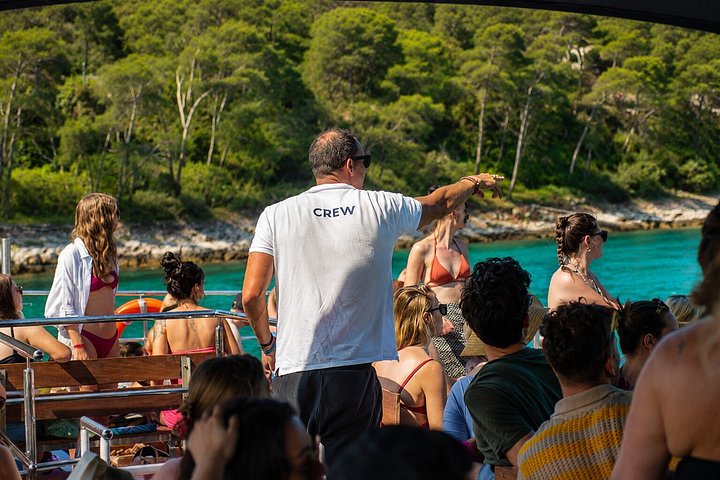 Heldagskrydstogt fra Split til Den Blå Lagune og øerne med svømning, frokost og vin, foto 21 | wizardtrip