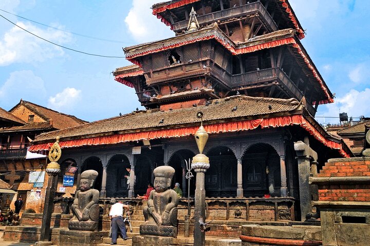 Privat dagsutflykt som utforskar Bhaktapurs antika tempel och Nagarkots Himalaya-utsikter nära Kathmandu, Nepal, foto 9 | wizardtrip